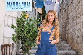 In 1979, young donna sheridan meets the men who each could be sophie's biological father. Mamma Mia Here We Go Again Amazon De Meryl Streep Amanda Seyfried Pierce Brosnan Stellan Skarsgard Colin Firth Christine Baranski Dominic Cooper Andy Garcia Lily James Julie Walters Anne Dudley Meryl Streep Amanda
