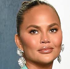 Chrissy teigen resurfaces on instagram amid courtney stodden bullying scandal. Chrissy Teigen Wird Die Oberbefehlshaberin Der Promi Cancel Culture Jetzt Selbst Gecancelt Welt