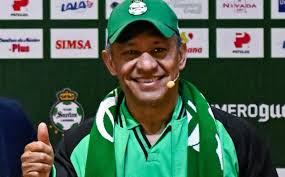 Javier Olvera prefiere éxito deportivo para Santos sobre canteranos|  Telediario México