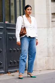 Owing to a combination of anatomical factors and the tightness of the fabric covering the area, the crotch and mons pubis may display a shape resembling the forefoot of a camel. Mom Jeans 5 Fashion Fehler Die Beim Styling Typisch Sind Aber Total Vermeidbar Glamour