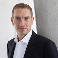 1100+ profils pour “Riebel”