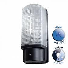 It has an optional test mode (see full instructions). Griffin Dusk Till Dawn Sensor Ip44 Outdoor Bulkhead Wall Light