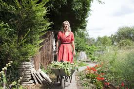 Spring cleaning is important for everyone, particularly if you're an allergy sufferer. How To Spring Clean Your Garden