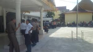 Sesuai janji saya untuk keliling di komplek lokalisasi di pku dan ini adalah video part 2 tentang kupu2 malam hehe. Begini Tindakan Disnaker Dalam Menanggapi Pengaduan Ketenagakerjaan Tribun Pekanbaru