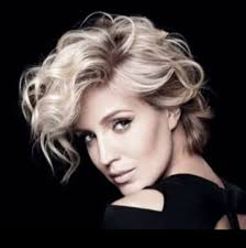 Если мужчина думает, что он меняет женщин, как перчатки, то глубоко  заблуждается… Он просто ходит по рукам.