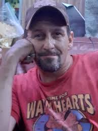 Travis Linder's Instagram, Twitter & Facebook