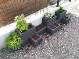 Jardinera bloques ideas / una idea especialmente adecuada para jardines de exterior por su solidez y durabilidad a la intemperie. Jardineras Con Bloques De Hormigon Leroy Merlin