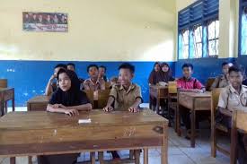 Guru honorer nonsertifikasi dan nonpenyesuaian (inpassing) hanya mendapat gaji dari pemerintah sebesar rp 250 ribu per bulan dan sedikit tambahan insentif dari dana bantuan operasional sekolah (bos). Pgri Lampung Respon Positif Pemberian Subsidi Gaji Guru Honorer Antara News