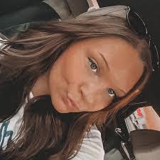 Kellie Daffron's Instagram, Twitter & Facebook