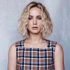 Idee Coiffure Description Coupe Courte Visage Rond Cheveux Boucles Blond Carre Mi Long Coupe Courte Visage Rond Coupe Cheveux Carre Coupe De Cheveux