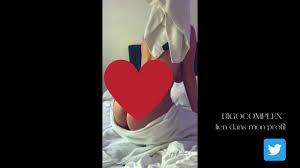 JEUNE BEURETTE TWERK ET POST SUR TWITTER !