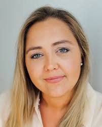 About Lala — Lala Langtry White Support