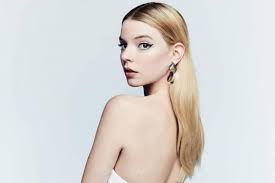 She was born in miami but growing up she split her time between argentina and the uk. Sering Main Film Horor 10 Potret Anya Taylor Joy Yang Bikin Terpana