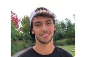 Bastante ativa nas redes sociais, margarida vai reagindo aos rumores sobre a sua vida pessoal, o último deles sobre o relacionamento com joão félix que estaria tremido por causa dos ciúmes. Joao Felix Faz Campanha Pela Namorada Que E Candidata A Eleicoes Na Escola Video Sabado