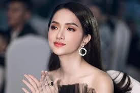 Hương giang đã chính thức gửi tâm thư xin lỗi người hâm mộ vì những ồn ào vừa qua, và đó được xem như động thái kết thúc cuộc chiến với antifan. HÆ°Æ¡ng Giang Má»i NgÆ°á»i NghÄ© NgÆ°á»i Chuyá»ƒn Giá»›i NhÆ° Toi Ráº¥t Kho Co Ä'Æ°á»£c Tinh Yeu