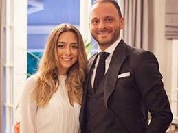 Sosyetenin ünlü ismi mina başaran ile 7 arkadaşının da aralarında olduğu jet kazasında 11 kişi yaşamını yitirmişti. Mina Basaran In Eski Nisanlisi Murat Gezer Ile Nazli Carmikli Evleniyor Magazin Haberleri Ntv