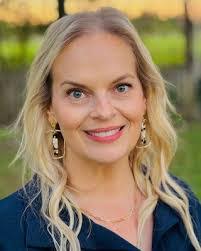 Lynn Daigle's Instagram, Twitter & Facebook