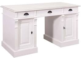 Wer schon sehr exakte vorstellungen von seinem neuen schreibtisch hat, kann die modelle untereinander vergleichen. Casa Padrino Landhausstil Massivholz Schreibtisch Mit 3 Schubladen Und 2 Turen Weiss 140 X 70 X H 78 Cm Landhausstil Buromobel Barockgrosshandel De