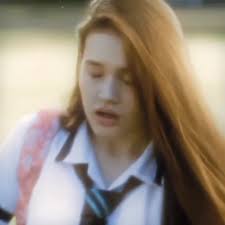 How Did Kira Balinger Started Showbiz