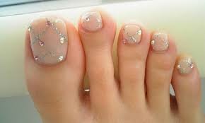 Las uñas de los pies tambien se embellecen y mas en verano o primavera en donde están mas expuestas. Disenos De Unas Para Pies Con Piedras