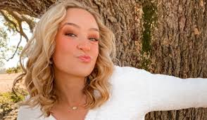 Senior Spotlight: Anna Kate Luke