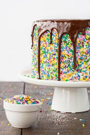 10 Idees De Gateaux Pour Une Fete D Enfants Coup De Pouce Funfetti Cake Drip Cake Recipes Drip Cakes