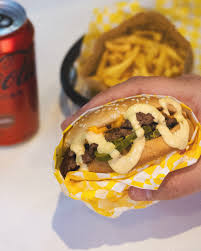 Seu novo vizinho chegou com burgers quentinhos acompanhados de batatas  cortadas e duplamente fritas diariamente. Bem-vindo ao Salls's Original  Burger! 🍔 📍@mercadaofratello