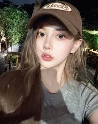 Kim Ren's Instagram, Twitter & Facebook