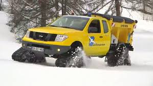 Le Nissan Navara Tres Special De Technamm Navara D40 Vehicule Chenille