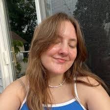 Julie Nilsen's Instagram, Twitter & Facebook