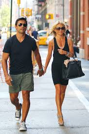 He grew up in lebanon, illinois and tampa, florida. Kelly Ripa Mark Consuelos Kelly Ripa And Mark Consuelos Photos Zimbio