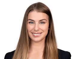 Elizabeth Allum's Instagram, Twitter & Facebook