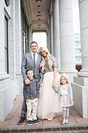 20 Adorable And Funny Matching Family Outfit Mybabydoo Family Holiday Photos Formal Family Photo Family Picture Outfits