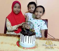 Resipi kek hari jadi yang lazat dan istimewa ini mudah dibuat, termasuk butter peanut fudge cake dan raspberry walnut torte. Selamat Hari Lahir Anak Anak Mama Sheila Inspire Lifestyle Blog