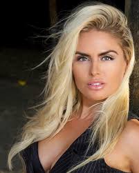 Tia Barr's Instagram, Twitter & Facebook