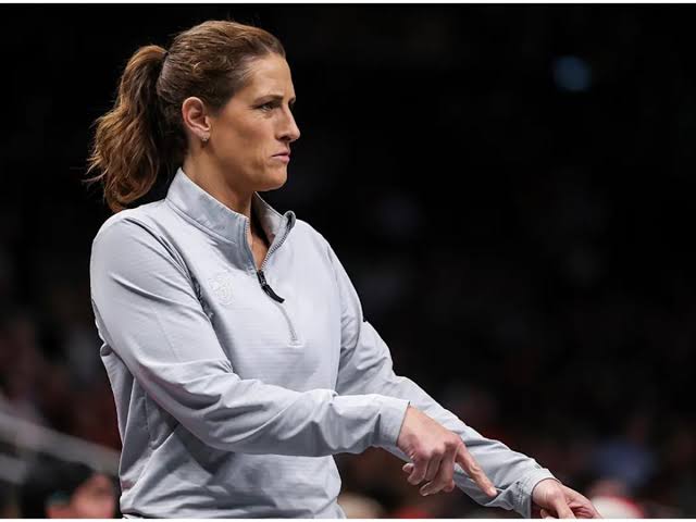 A growing legion of fans rally behind Stephanie White after facing hard  criticism | MARCA