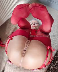 Carryonlady's alluring display - unveiling more secrets