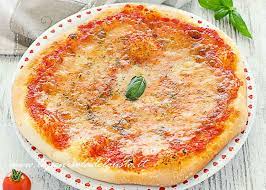 Può essere fatta in tutti i tipi di forni, a patto che superino almeno i 350 gradi. Pizza Fatta In Casa In 4 Ore Con Lievito Di Birra L Impasto Base Per Tutte Le Farciture