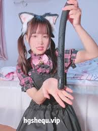 极品鲜嫩白虎露脸网红美少女·小鹿酱·挑战后庭塞入36cm巨根尾巴极限插入顶到肺爆浆淫靡至极