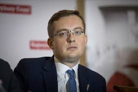 Robert Winnicki. Sprzedawca, poseł bez szkoły, szef narodowców. Tak zrobił  karierę [ZDJĘCIA]