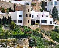 Actualmente la vivienda tiene mas de 300 m2 construidos contando las cuadras. Venta Casa Chalet En Moraira El Portet Con Piscina