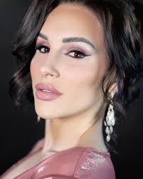 Feeling like a lady 🌸 First pics from my last photoshoot for  @beautystudioinc Thank you @legendmodelsandtalent for this great gig Dress  from @fashionnova