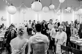 Склонение die überraschung f, существительное. 8 Kreative Hochzeitsuberraschungen Von Freunden Dies Das Hochzeitsplanung Hochzeitstrends