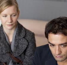 A psychiatrist's (sandra huller) adulterous past continues to haunt her and her husband (dragan bakema) after they move to india. Neu Im Kino Brownian Movement Bilder Fotos Welt