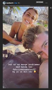 Bendtner og philine vender tilbage på skærmen. Bendtner Viser Philine Frem Se Billedet Her Footy Dk