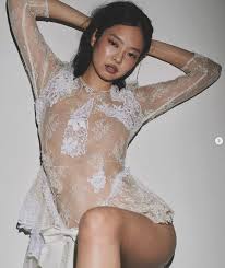 제니, 파격 상의탈의+누드착시 시스루 화보…시선강탈 | 스포츠 월드