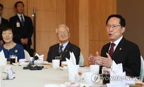 연평도 포격 전사자 합동묘역 안장식. ì†¡ì˜ë¬´ êµ­ë°©ìž¥ê´€ ì œ2ì—°í‰í•´ì „ ì „ì‚¬ìž ìœ ì¡± ì´ˆì²­ ì˜¤ì°¬ ì—°í•©ë‰´ìŠ¤
