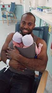 31 Dads Photographed In Their Very First Moments With Their New Babies New Baby Products Kangaroo Care Dads