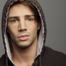 Elliot Collins (@elliotmcollins)