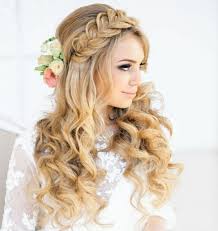 Wiesn Frisuren Lange Haare Halboffen Flechtfrisuren Blumen Locken Blond Wiesn Frisur Tracht Frisur Frisuren Lange Haare Halboffen